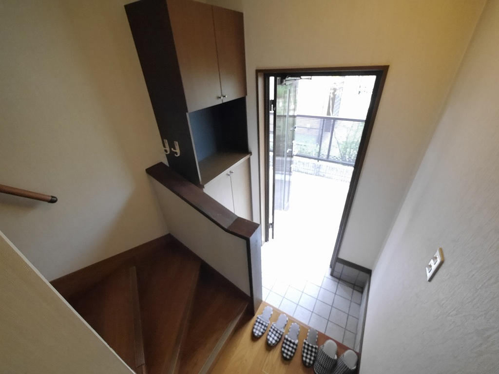 ハイツ森本の玄関