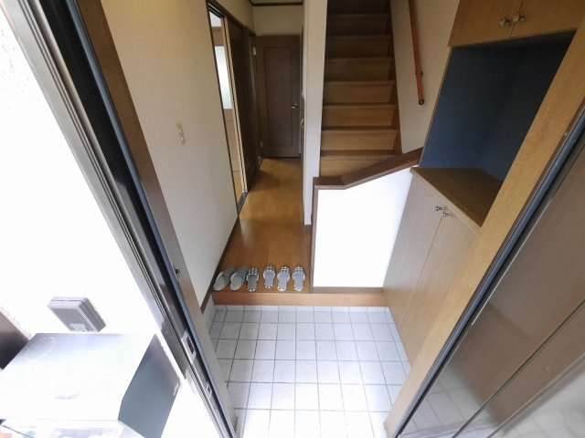 ハイツ森本の玄関