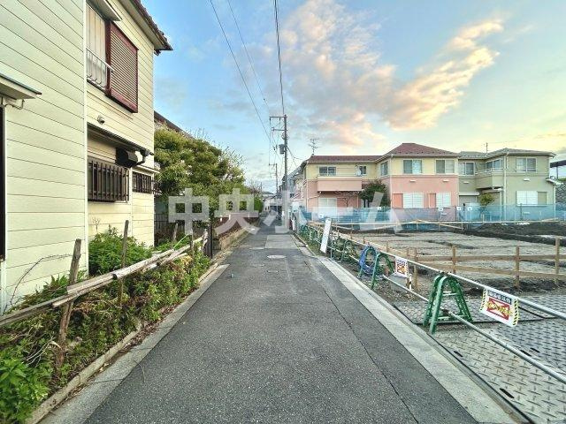 足立区中川2丁目新築分譲住宅の前面道路含む現地写真|全面道路