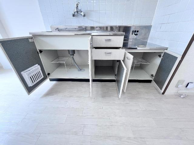 サニーパレス北野Ｃのキッチン|キッチン下収納