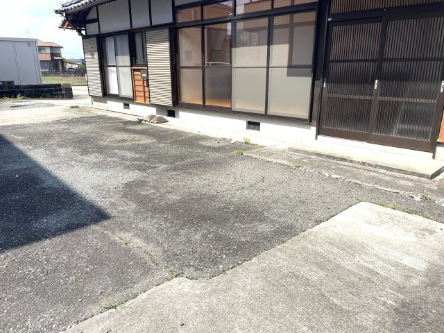 福田貸家　高田の駐車場