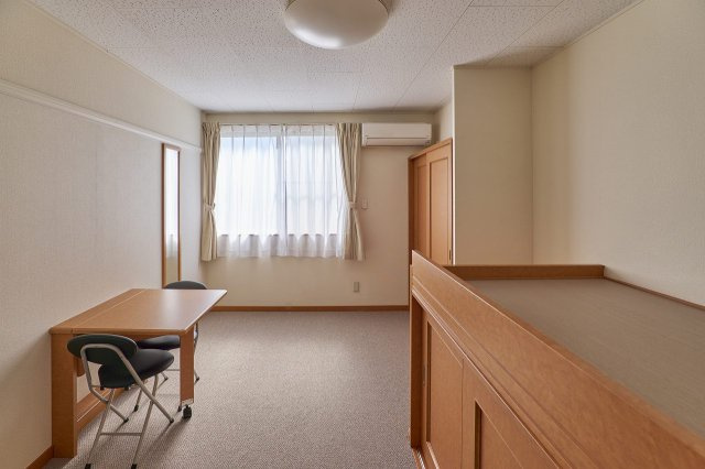 レオパレスやまとの寝室