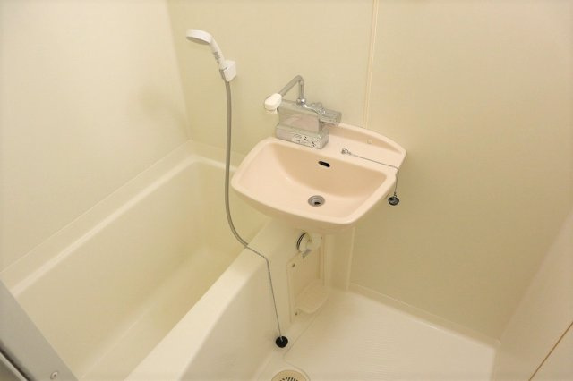 レオパレスＣｏｍｆｏｒｔ　和幸の浴室