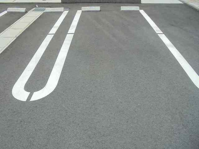 クラール　織部の駐車場