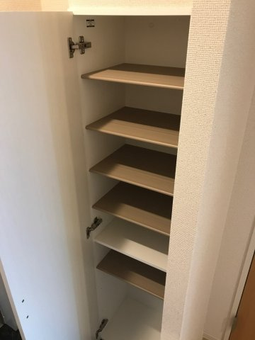 クレイノ西山の内装|下駄箱付き