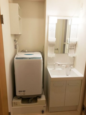 クレイノ西山の内装|女性に嬉しい独立洗面台付き
