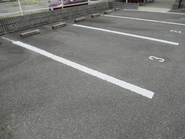 レオパレス源の駐車場