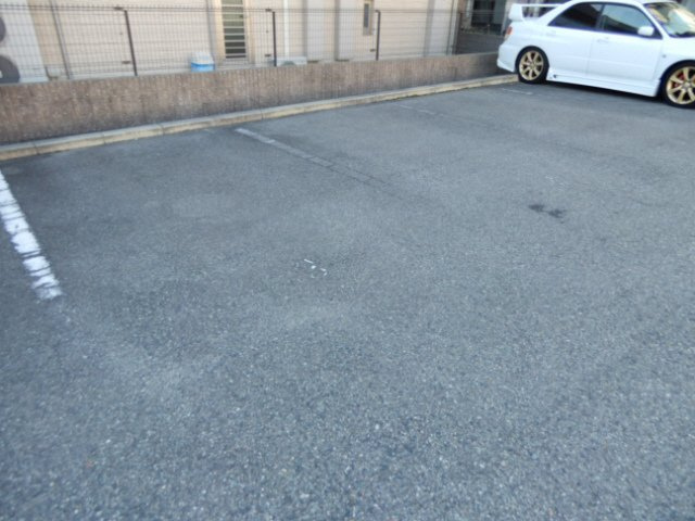 レオパレスフレンズⅡの駐車場