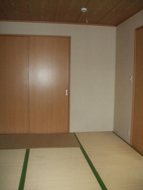 アダマンテピノの洋室