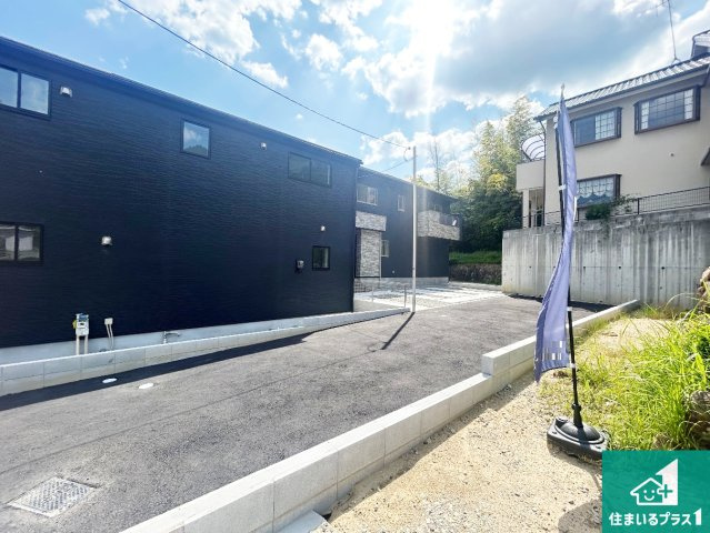 1日(土)2日(日)現地見学可能！宝塚市花屋敷つつじガ丘　全2邸の外観|お客様に長く安心して住んでいだだける事にこだわった家づくり！住んでからのアフターサービスにもしっかりと取り組んでいます！