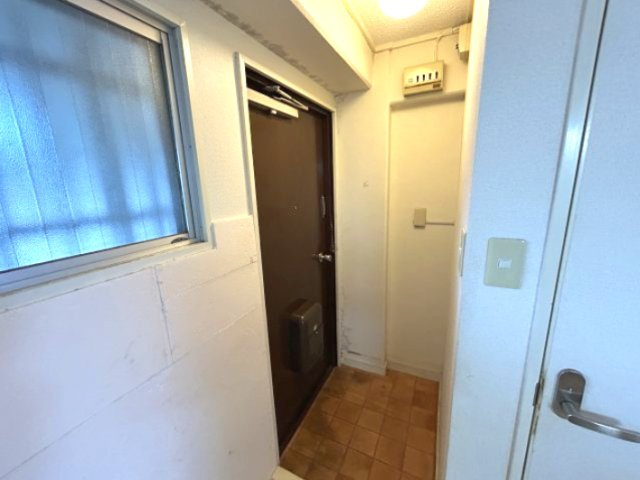 甲南灘コーポラスの玄関