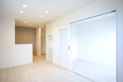 【居間・リビング】 | Lila城野 | 写真は類似です。