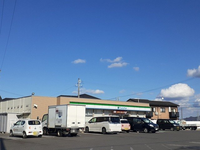 ディセントラ一色　　　刈谷市近郊の賃貸はクラスホーム刈谷店の周辺|ファミリーマート 一色町前野店まで1000m