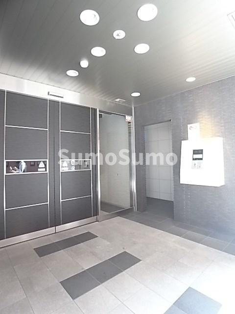 エステムコート三宮駅前Ⅲマジェスティのエントランス
