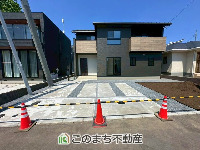 ワイウッドコート宇都宮市下川俣町第1期の駐車場|お車並列２台分ご用意しております♪
