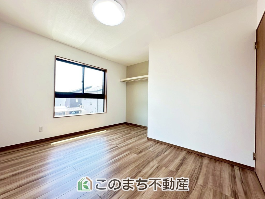 ワイウッドコート宇都宮市下川俣町第1期の洋室|洋室はお手入れのしやすいフローリング仕様です。普段はフロアモップなどを使って、簡単にお掃除していただけます◎
