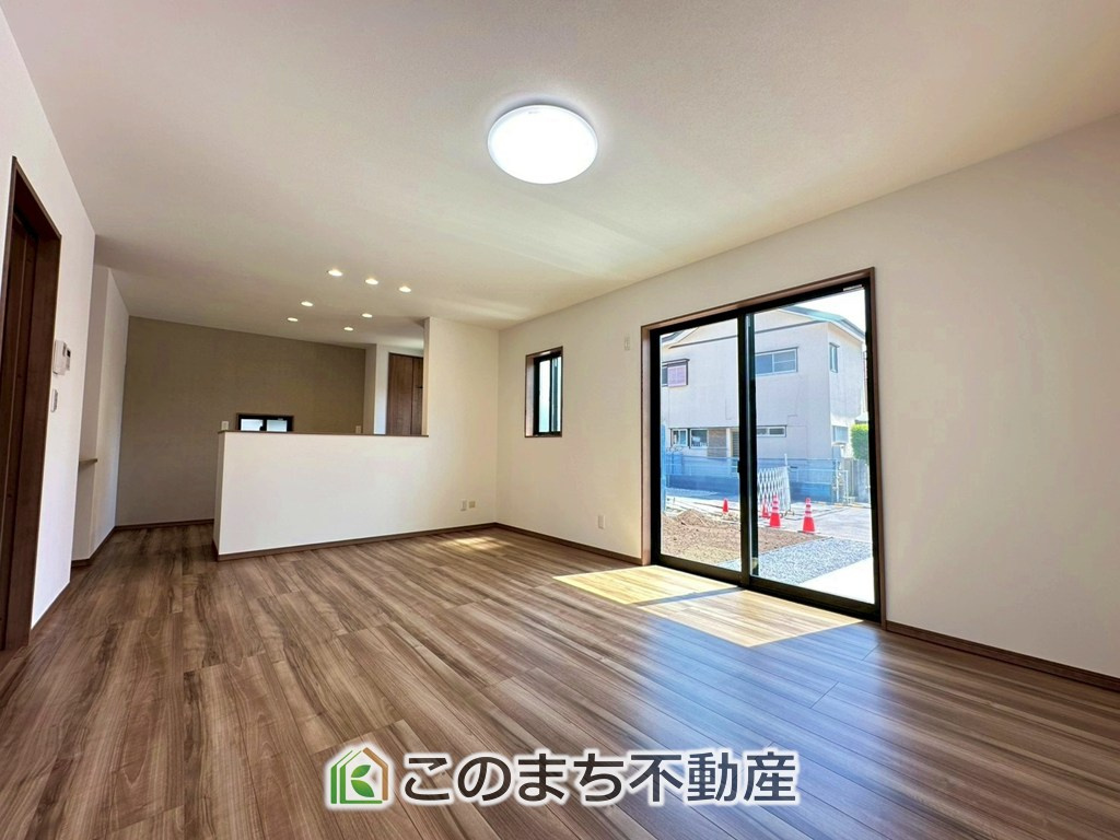 ワイウッドコート宇都宮市下川俣町第1期の居間・リビング|時間のゆとりと空間、暖かな陽光がもたらす光と風を独占してください。新しい暮らしが始まります。
