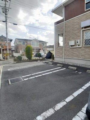 【駐車場】 | プランテーション | 駐車場があるので、車を買う予定の方も安心です