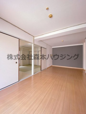 【居間・リビング】 | 　三ツ川マンション | こちらのリビングで趣味の時間をお楽しみください