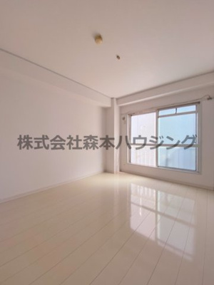 【洋室】 | 　三ツ川マンション | 明るい洋室です