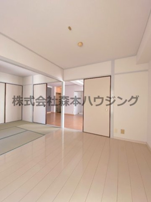 【洋室】 | 　三ツ川マンション | 広々とした洋室です