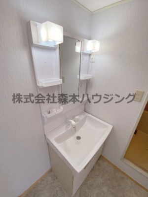 【独立洗面台】 | 　三ツ川マンション | 朝の身支度には欠かせない独立洗面化粧台
