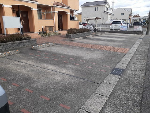 オレンジソーワの駐車場