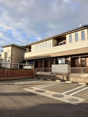 【駐車場】 | フォルトゥーナⅤ | 駐車場に車を止められます
