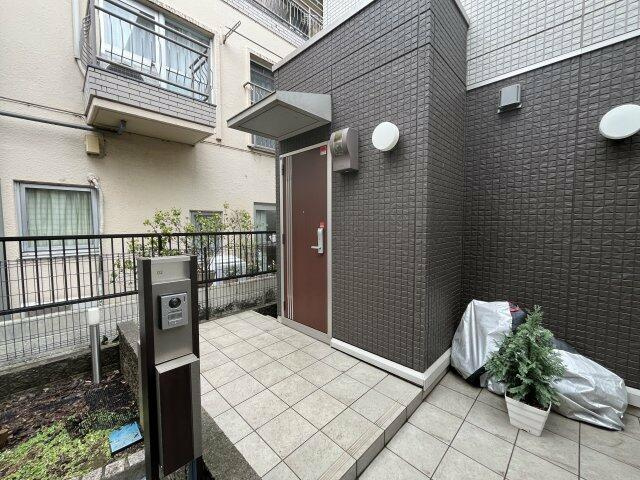 川崎市多摩区堰３丁目のアパートのエントランス