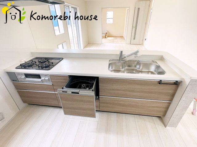 上尾市瓦葺　新築一戸建て　ブルーミングガーデン　01のキッチン|お料理しやすいキッチンです