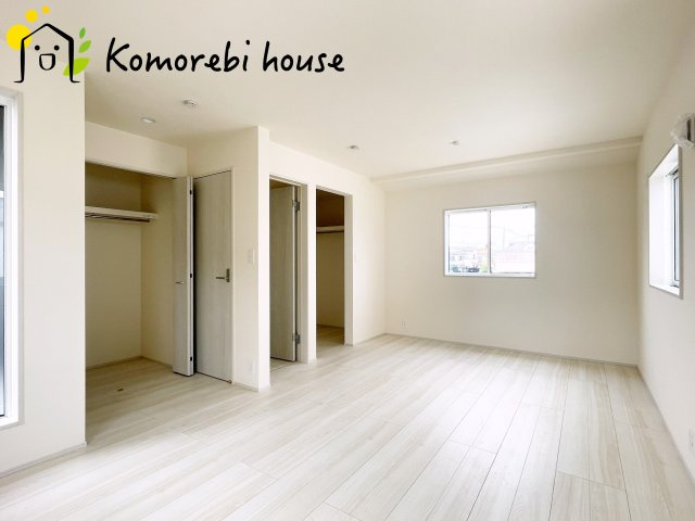 上尾市瓦葺　新築一戸建て　ブルーミングガーデン　01の寝室|使い勝手のいい寝室です