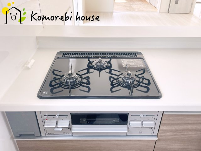 上尾市瓦葺　新築一戸建て　ブルーミングガーデン　01のキッチン|使いやすいキッチンです