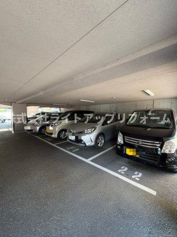 サンリッジ湊川の駐車場