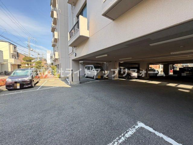 サンリッジ湊川の駐車場