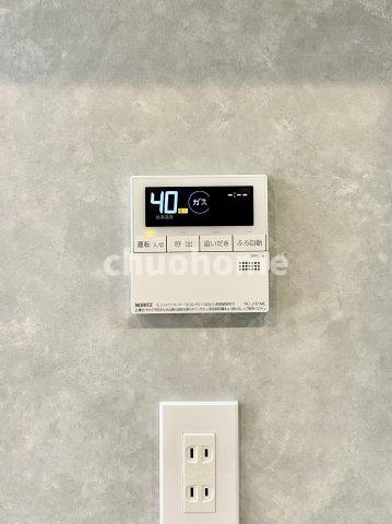 エンゼルハイム立石の発電・温水設備|【給湯リモコン】外での一日を忘れさせてくれるオートバス機能でお好みの湯量・温度に調整された浴槽。