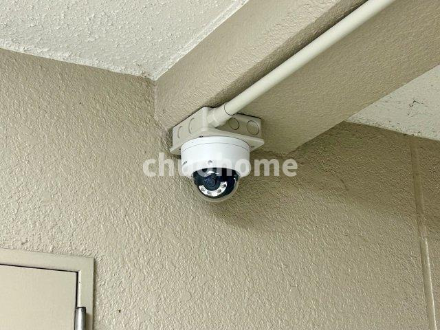 エンゼルハイム立石の防犯設備|【防犯カメラ】何かあった時の大事な証拠になることももちろんなりますが、防犯というくらいですので大事なのは防犯カメラがあることによって抑止力につながることですよね。