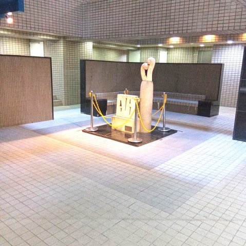 サバービアシティ21 B棟のロビー