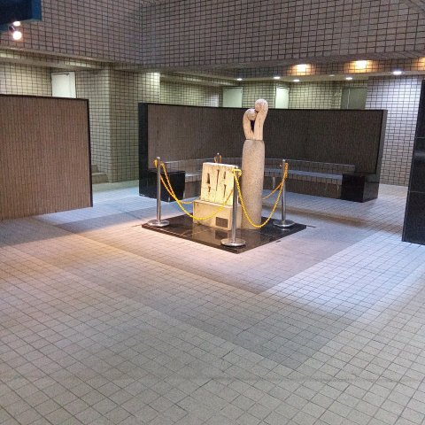 サバービアシティ21 B棟のロビー