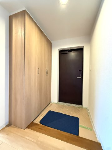 エバ・メゾン本郷通リーヴ・ノールの玄関