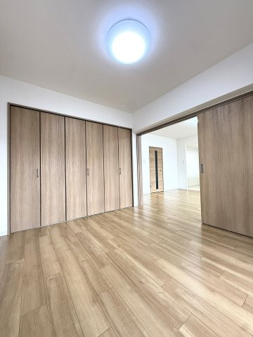 エバ・メゾン本郷通リーヴ・ノールの洋室