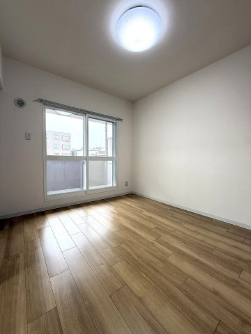 エバ・メゾン本郷通リーヴ・ノールの洋室