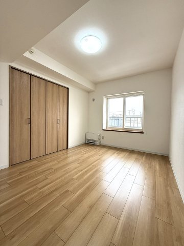 エバ・メゾン本郷通リーヴ・ノールの洋室