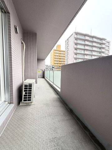 エバ・メゾン本郷通リーヴ・ノールのバルコニー