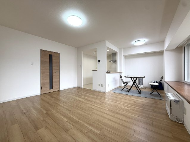 エバ・メゾン本郷通リーヴ・ノールの居間・リビング