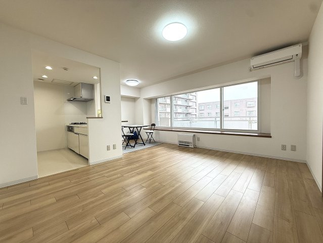 エバ・メゾン本郷通リーヴ・ノールの居間・リビング