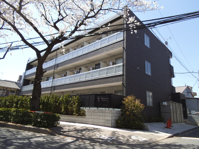 リブリ・桜レジデンスの外観|桜がキレイな並木道に立地！