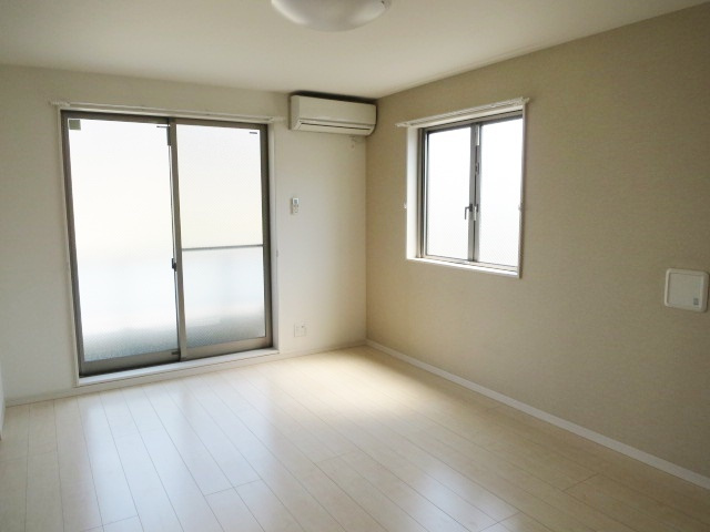 リブリ・桜レジデンスの居間・リビング|日当たりの良いリビングルームです♪