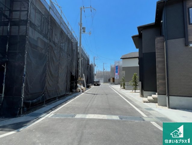 ★現地見学可能！★大津市雄琴　第2期　新築一戸建ての前面道路含む現地写真|周辺は落ち着いた街並みの住宅地！子育てがしやすい住環境です！まだ未完成ですが、現地でしかわからない事もございます。是非一度ご覧ください。