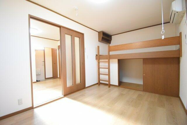 川崎市多摩区登戸のアパートの寝室|同物件別部屋参考写真です。