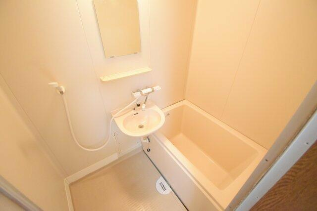 川崎市多摩区登戸のアパートの浴室|同物件別部屋参考写真です。